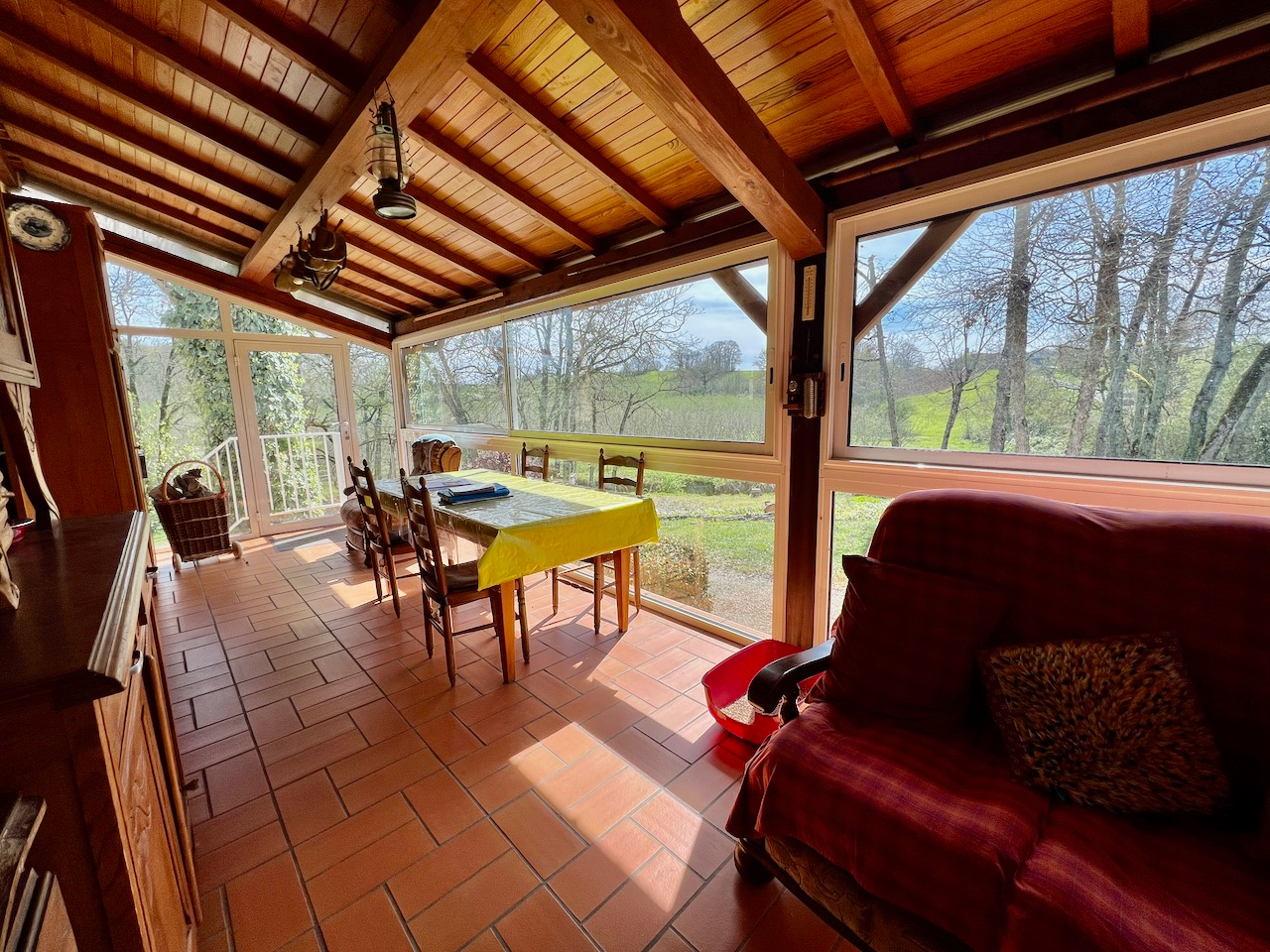 Photo A quelques minutes de Tournon D'Agenais, maison avec une vie de plain pied  d'environ 115m2 sur un parc d'environ  14 000m2  boisé. Vous apprécierez son environnement , sa grande véranda, son sous-sol total  d'environ 70m2 et sa proximité d'une bastide du image 6/6