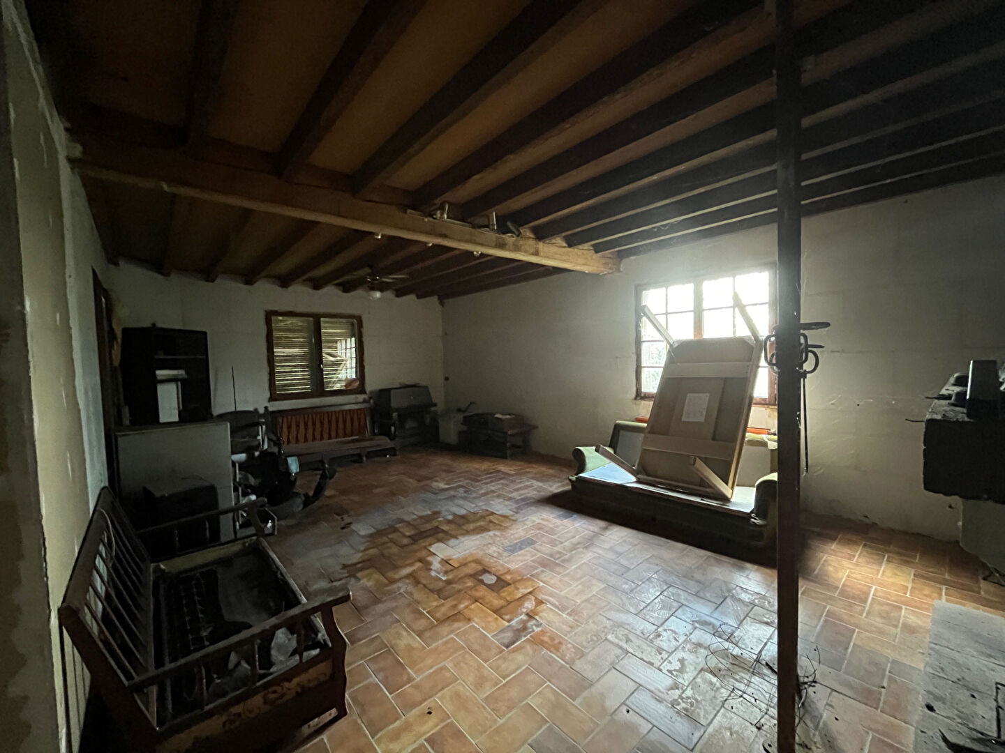 Photo Dans la charmante bastide de Monflanquin ! Cette spacieuse demeure de 250m², nichée sur une parcelle de plus de 4200m², attend avec impatience d'être rénovée pour révéler tout son potentiel. Idéalement positionnée au coeur de ce village médiéval empreint image 5/6