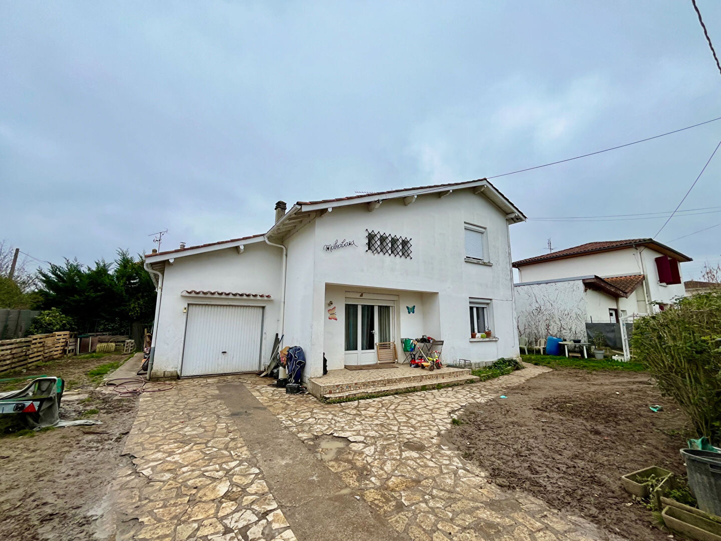 Photo Dans un quartier paisible de Villeneuve-sur-Lot, cette maison à usage d'habitation offre une opportunité unique pour ceux qui recherchent une résidence chaleureuse et accueillante. Surface habitable d'environ 107,11 m2. La maison est actuellement louée 58 image 2/6