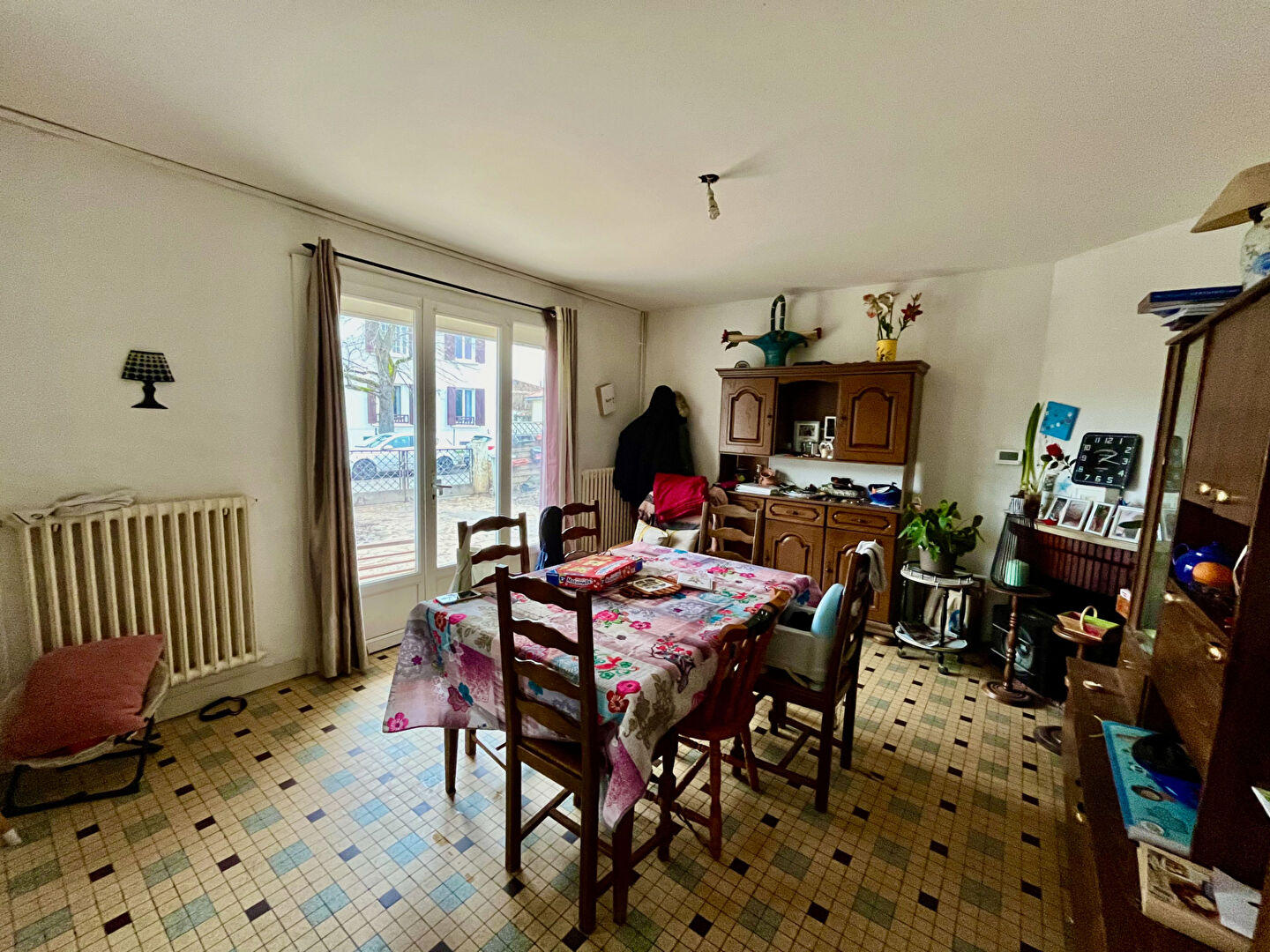 Photo Dans un quartier paisible de Villeneuve-sur-Lot, cette maison à usage d'habitation offre une opportunité unique pour ceux qui recherchent une résidence chaleureuse et accueillante. Surface habitable d'environ 107,11 m2. La maison est actuellement louée 58 image 3/6