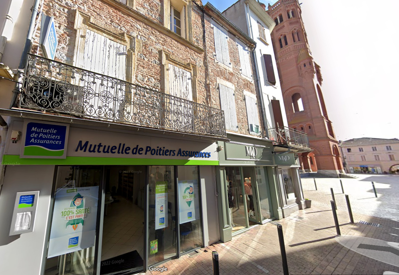 Belle opportunité d'investissement à Villeneuve sur Lot. Immeuble de rapport avec avec local commercial disponible en RDC (magasin d'environ 44m2 + bureau de 16,58m2) en RDC avec présence d'une sortie sur terrasse agréable pour pauses du personnel. Potent