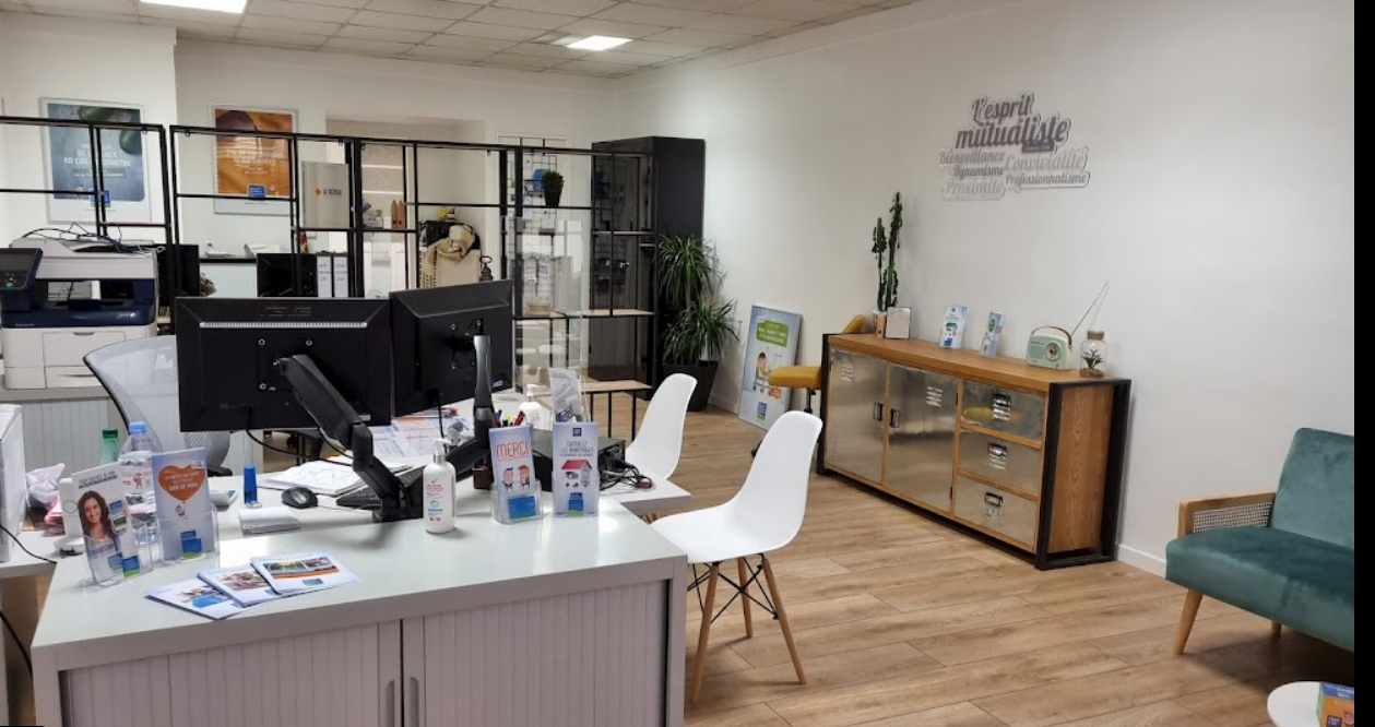 Photo Belle opportunité d'investissement à Villeneuve sur Lot. Immeuble de rapport avec avec local commercial disponible en RDC (magasin d'environ 44m2 + bureau de 16,58m2) en RDC avec présence d'une sortie sur terrasse agréable pour pauses du personnel. Potent image 2/6