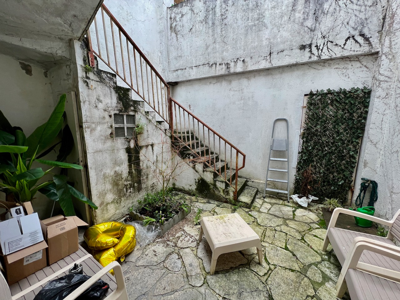 Photo Belle opportunité d'investissement à Villeneuve sur Lot. Immeuble de rapport avec avec local commercial disponible en RDC (magasin d'environ 44m2 + bureau de 16,58m2) en RDC avec présence d'une sortie sur terrasse agréable pour pauses du personnel. Potent image 5/6