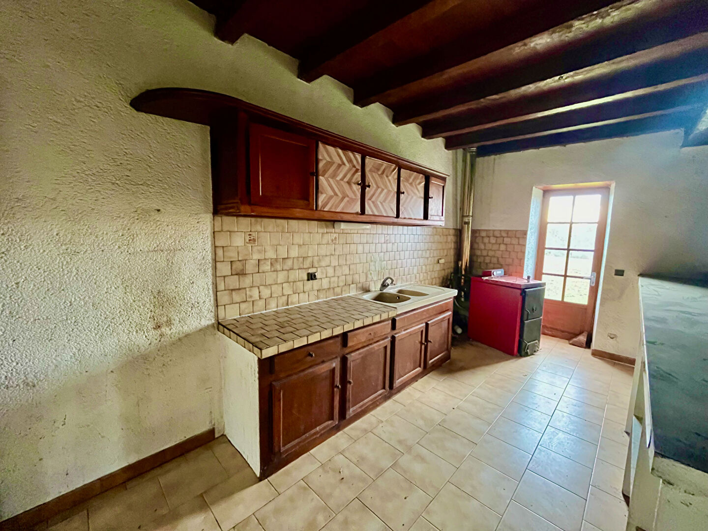Photo Située à 15 minutes de Villeneuve-sur-Lot, proche de Cancon et du Golf de Castelnaud, Charmante maison en pierre de 112m² située en position dominante avec vue panoramique, sans nuisances, et disposant de 3 chambres, d'un terrain d'environ 4000m² et d'un image 6/6