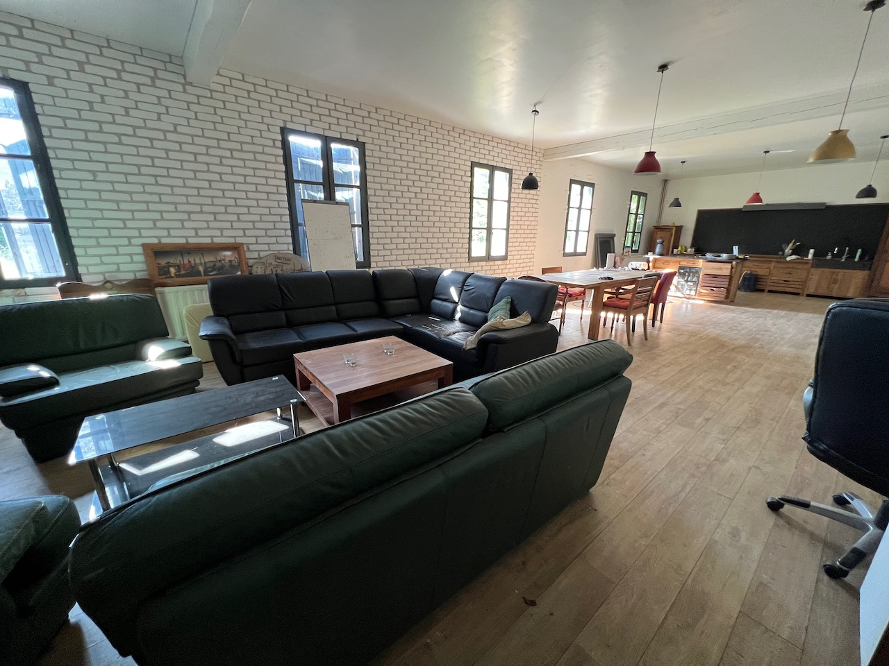 Photo Belle opportunité pour investisseur : 1 271 m2 de logements et divers bâtiments à PUJOLS (village classé « plus beau village de France »). Cet ensemble immobilier regroupe plusieurs bâtiments (sur un terrain arboré d'environ 1,6 hectare) : Lots 1 et 2 image 4/6