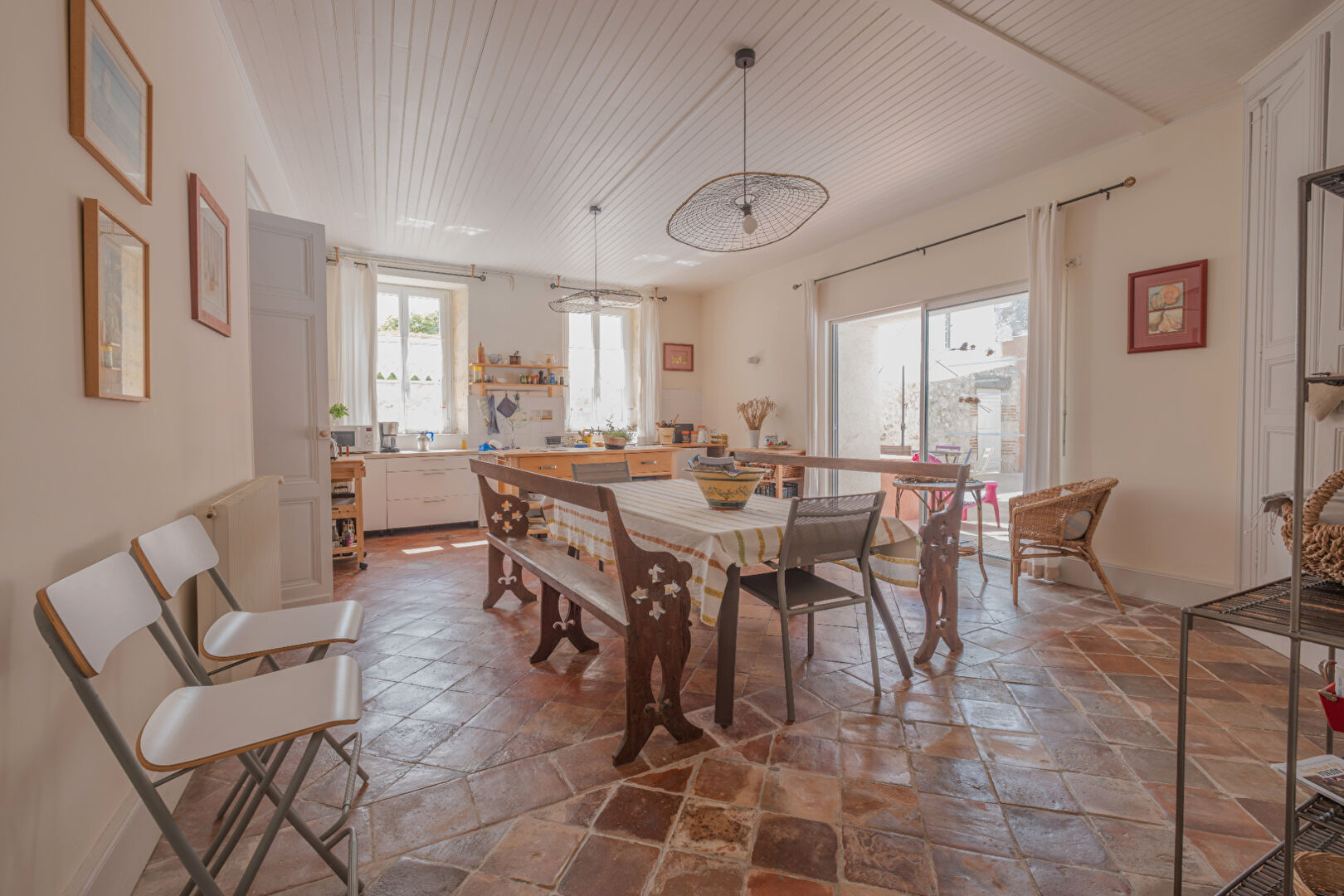 Photo Proche de Castelmoron sur Lot, au coeur d'une bastide du XIII° siècle, superbe maison bourgeoise d'environ 364 m² avec jardin, piscine et garage. Si vous êtes sensibles au charme des vieilles pierres, à la hauteur sous plafond, aux grands volumes, aux rén image 5/6