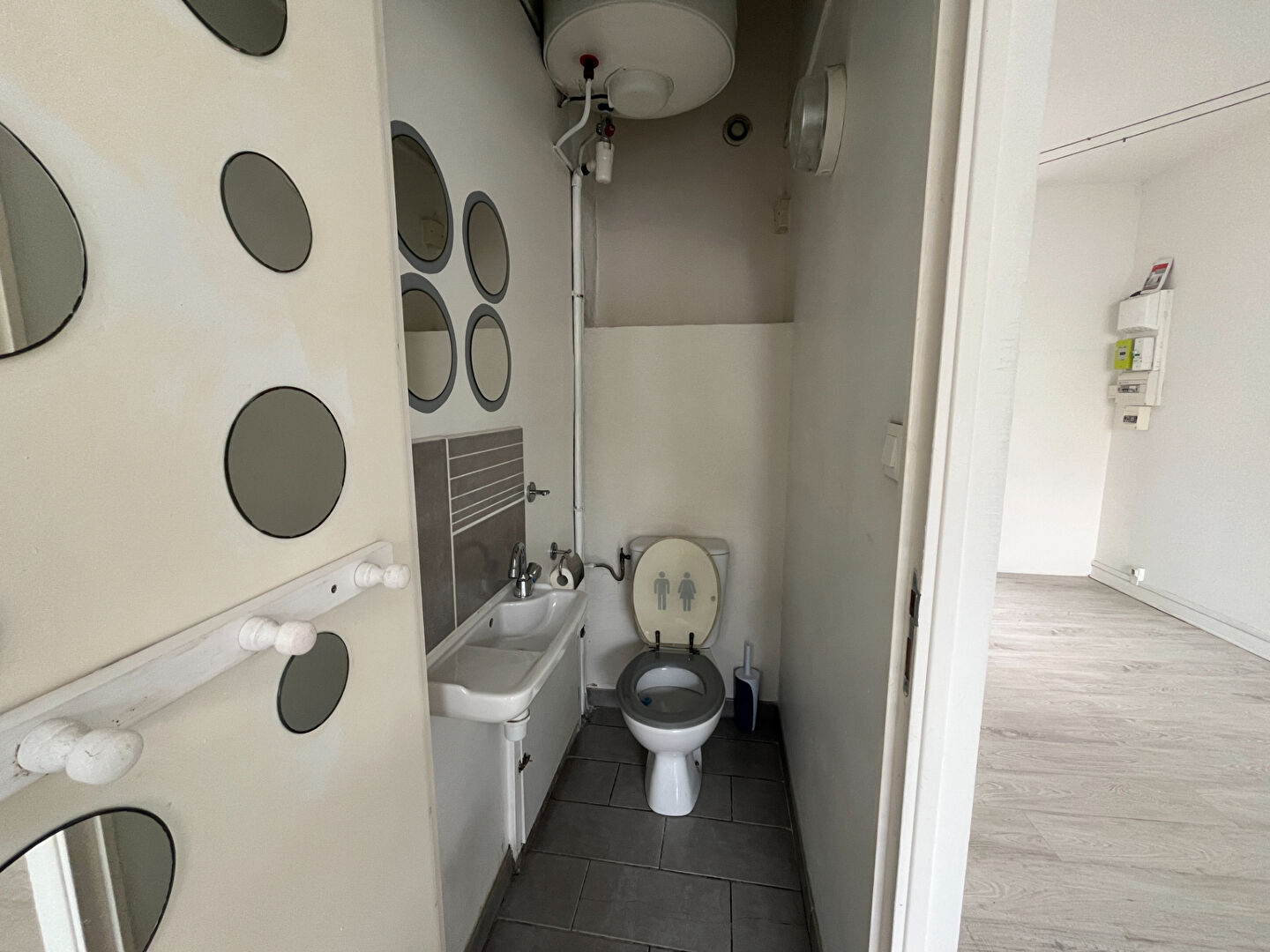 Photo Villeneuve sur Lot, local commercial très VISIBLE, situé sur un axe piéton passant entre le grand parking de la République et les commerces du centre ville dans la zone piétonne. image 6/6