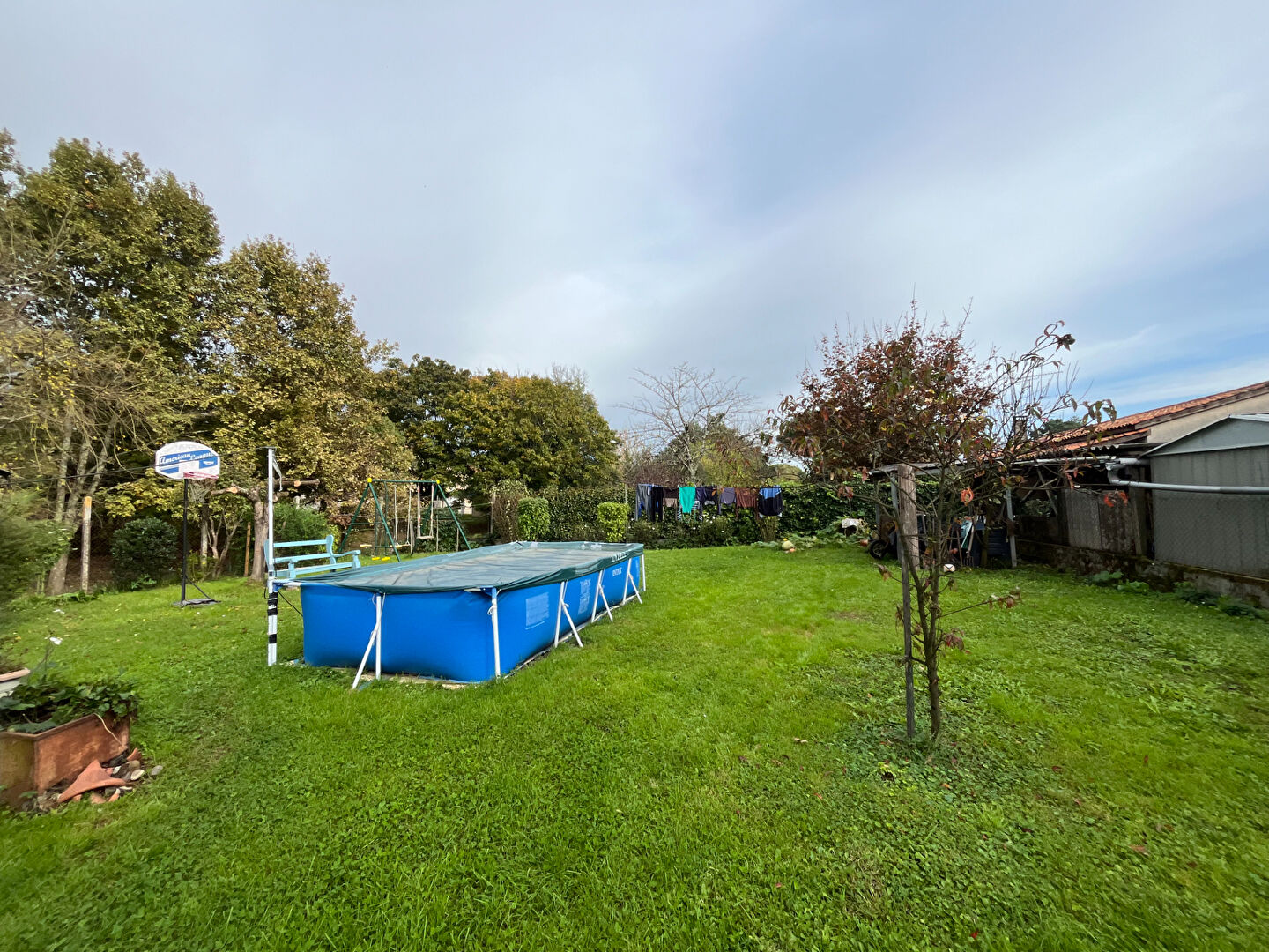 Photo Secteur Castelmoron-sur-Lot, en plein coeur du Lot-et-Garonne, à proximité de toutes les commodités, venez découvrir cette ravissante maison en pierre d'environ 142,49 m² sur une parcelle d'environ 890 m². L'entrée dessert un WC, une pièce de vie d'enviro image 3/6