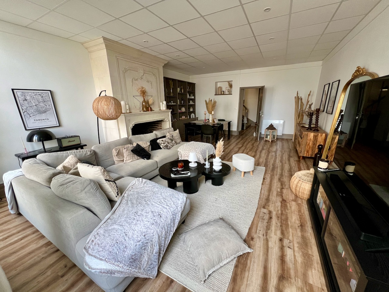 Photo Immeuble à Villeneuve sur Lot d'environ 231 m2 comprenant un local commercial en RDC (emplacement numéro 1) loué 1 000 (surface de vente 63m2 + réserve et kitchenette14m2) et un magnifique appartement en duplex au dessus avec un accès indépendant par une image 6/6