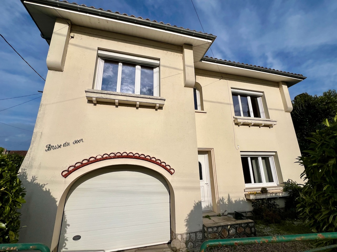Maison en pierres d'environ 108m2  à Villeneuve sur Lot, proche des commerces à pied avec jardin.