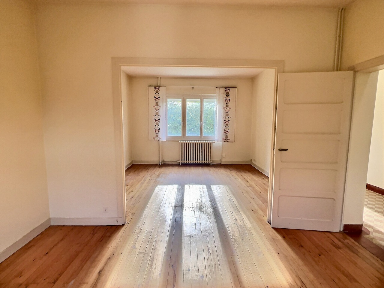 Photo Maison en pierres d'environ 108m2  à Villeneuve sur Lot, proche des commerces à pied avec jardin. image 2/6