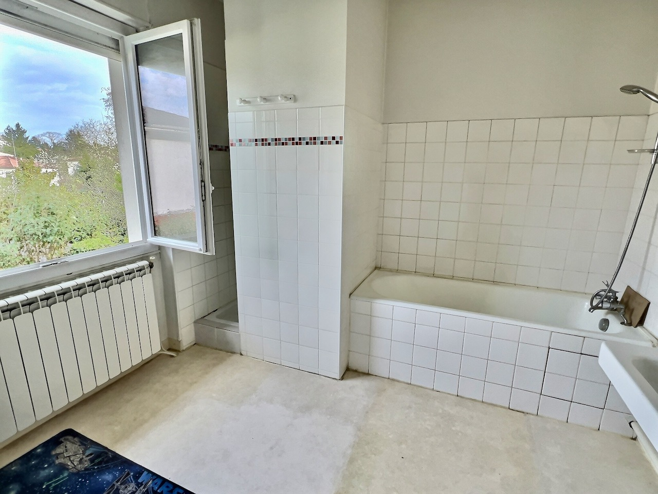 Photo Maison en pierres d'environ 108m2  à Villeneuve sur Lot, proche des commerces à pied avec jardin. image 5/6