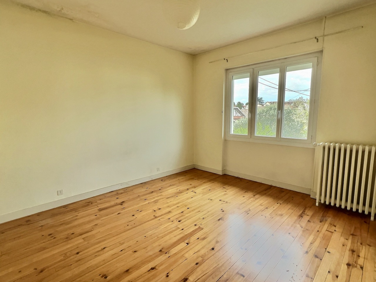 Photo Maison en pierres d'environ 108m2  à Villeneuve sur Lot, proche des commerces à pied avec jardin. image 6/6