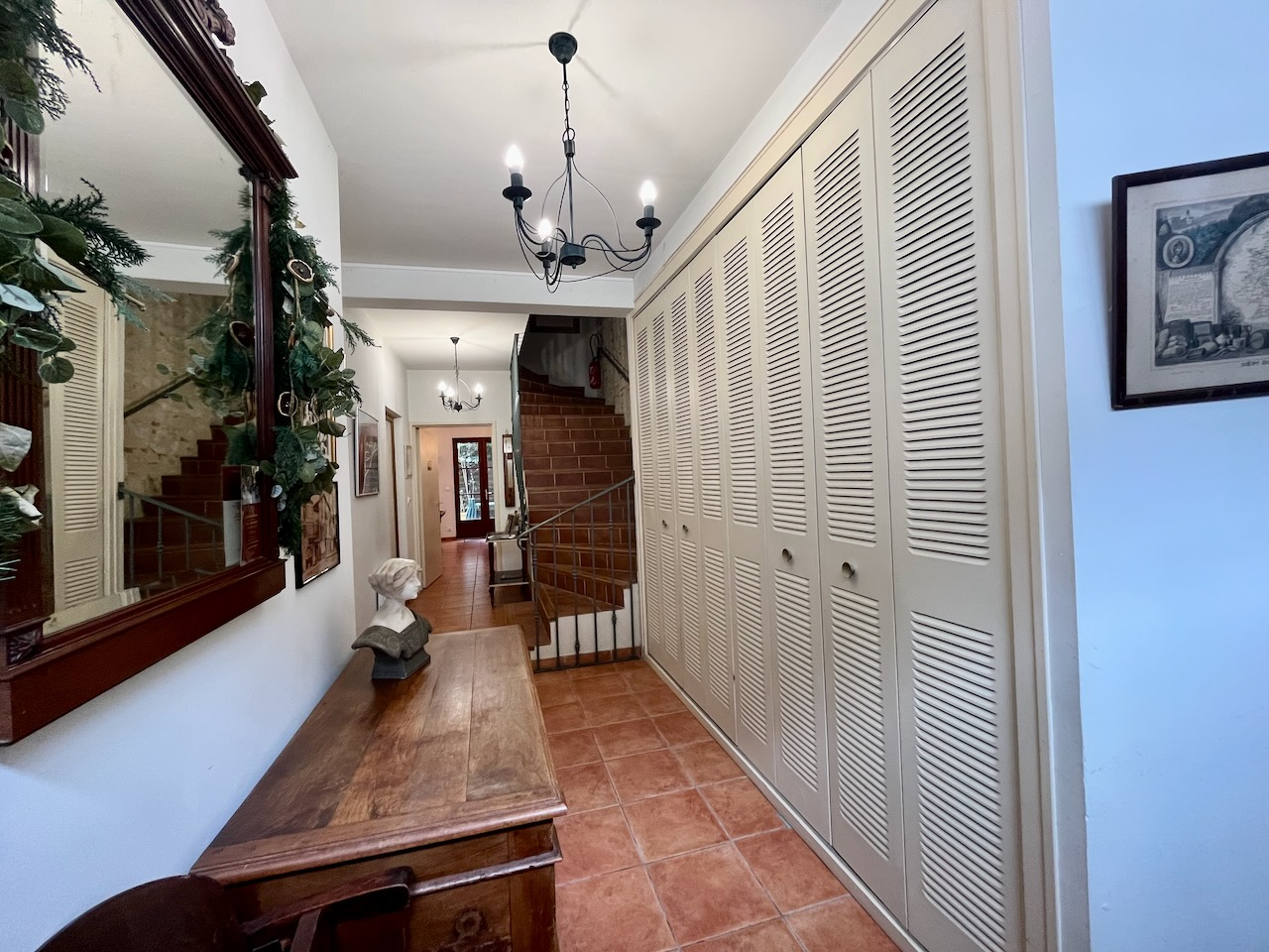 Photo Maison à Villeneuve sur Lot pour investissement locatif Cette maison de 208 m² offre un fort potentiel locatif et une configuration parfaitement adaptée à la location courte durée ou à la nuitée. Le bien se compose de cinq studios indépendants, tous équip image 4/6