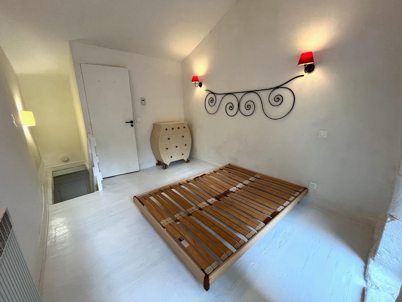 Photo Monflanquin, au coeur du village, sur la place historique, appartement T1 bis rénové de 30,8 m² situé au 1er étage sans ascenseur, avec TERRASSE partagée avec le voisin de palier. Ses atouts : * son emplacement dans ce magnifique village dont Janouille no image 6/6