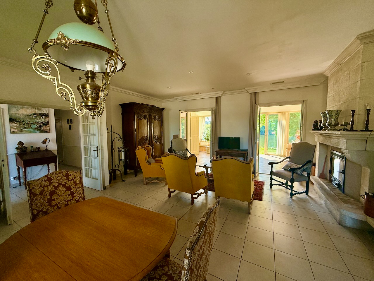 Photo Vous cherchez une maison au bord du lot avec un accès avec ponton ? Ne cherchez plus venez découvrir cette magnifique maison de plus de 150m2 sur un terrain de 2100m2. Ceci est une pépite ! Amoureux du jardin et de la nature vous serez comblés. La maison image 3/6