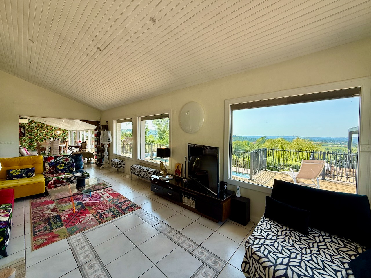 Photo Maison Pujols 200m2 AVEC PISCINE ET VUE. Vous recherchez de la vue au calme dans un des plus beaux villages de France ? Ne cherchez plus cette maison est pour vous. A Pujols au calme en impasse cette maison de 200m2 va vous séduire par ces beaux volumes, image 3/6