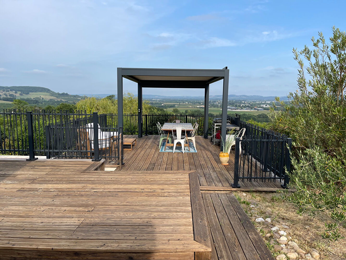 Photo Maison Pujols 200m2 AVEC PISCINE ET VUE. Vous recherchez de la vue au calme dans un des plus beaux villages de France ? Ne cherchez plus cette maison est pour vous. A Pujols au calme en impasse cette maison de 200m2 va vous séduire par ces beaux volumes, image 6/6