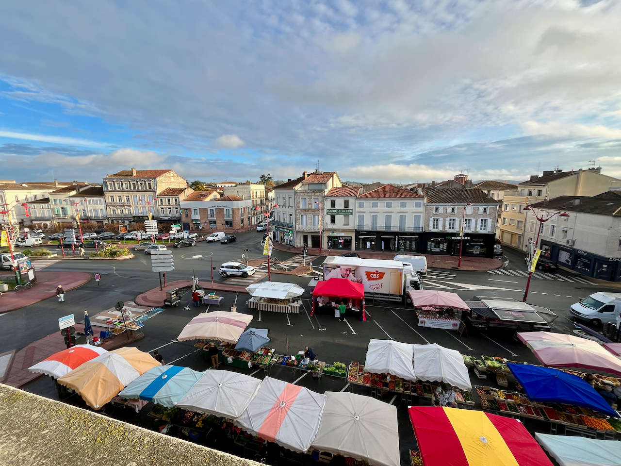 Photo Villeneuve sur Lot, appartement de 21 m2 MEUBLÉ rénové A NEUF avec BALCON. Situé au 3ème et dernier étage d'une résidence tranquille en centre ville, l'appartement est lumineux. Il comprend tout le confort nécessaire à une installation dans un meublé avec image 4/6