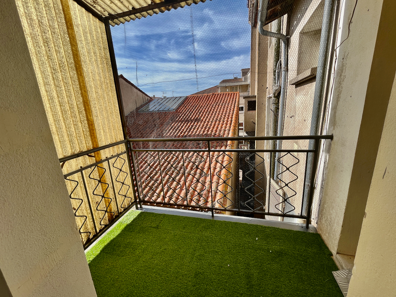 Photo Villeneuve sur Lot, appartement de 21 m2 MEUBLÉ rénové A NEUF avec BALCON. Situé au 3ème et dernier étage d'une résidence tranquille en centre ville, l'appartement est lumineux. Il comprend tout le confort nécessaire à une installation dans un meublé avec image 6/6