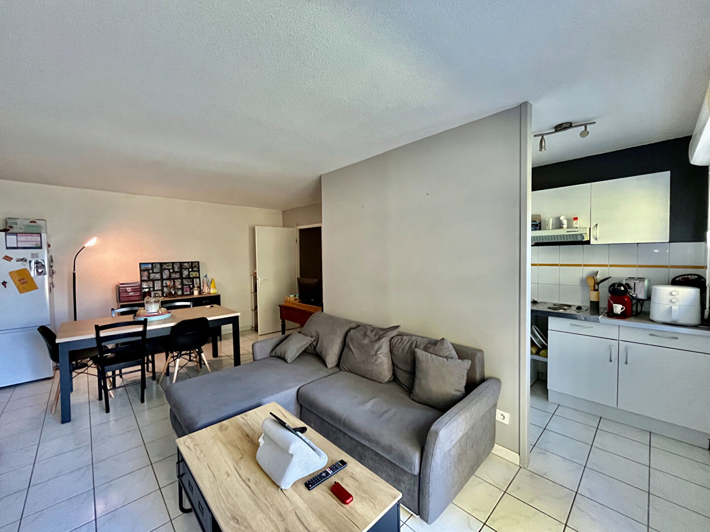 IDEAL INVESTISSEUR !! Secteur Villeneuve/Lot , appartement  de type 2 de 46,44m2 avec parking dans une superbe résidence.  Venez découvrir un superbe appartement vendu loué 434,97 charges comprises depuis aout 2024. Préavis reçu, départ du locataire prév