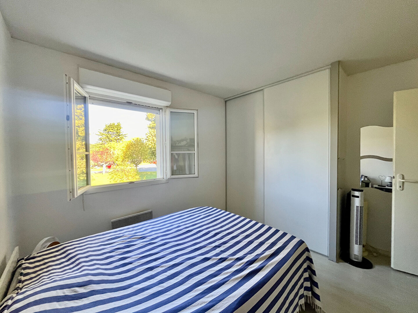 Photo IDEAL INVESTISSEUR !! Secteur Villeneuve/Lot , appartement  de type 2 de 46,44m2 avec parking dans une superbe résidence.  Venez découvrir un superbe appartement vendu loué 434,97 charges comprises depuis aout 2024. Préavis reçu, départ du locataire prév image 3/6