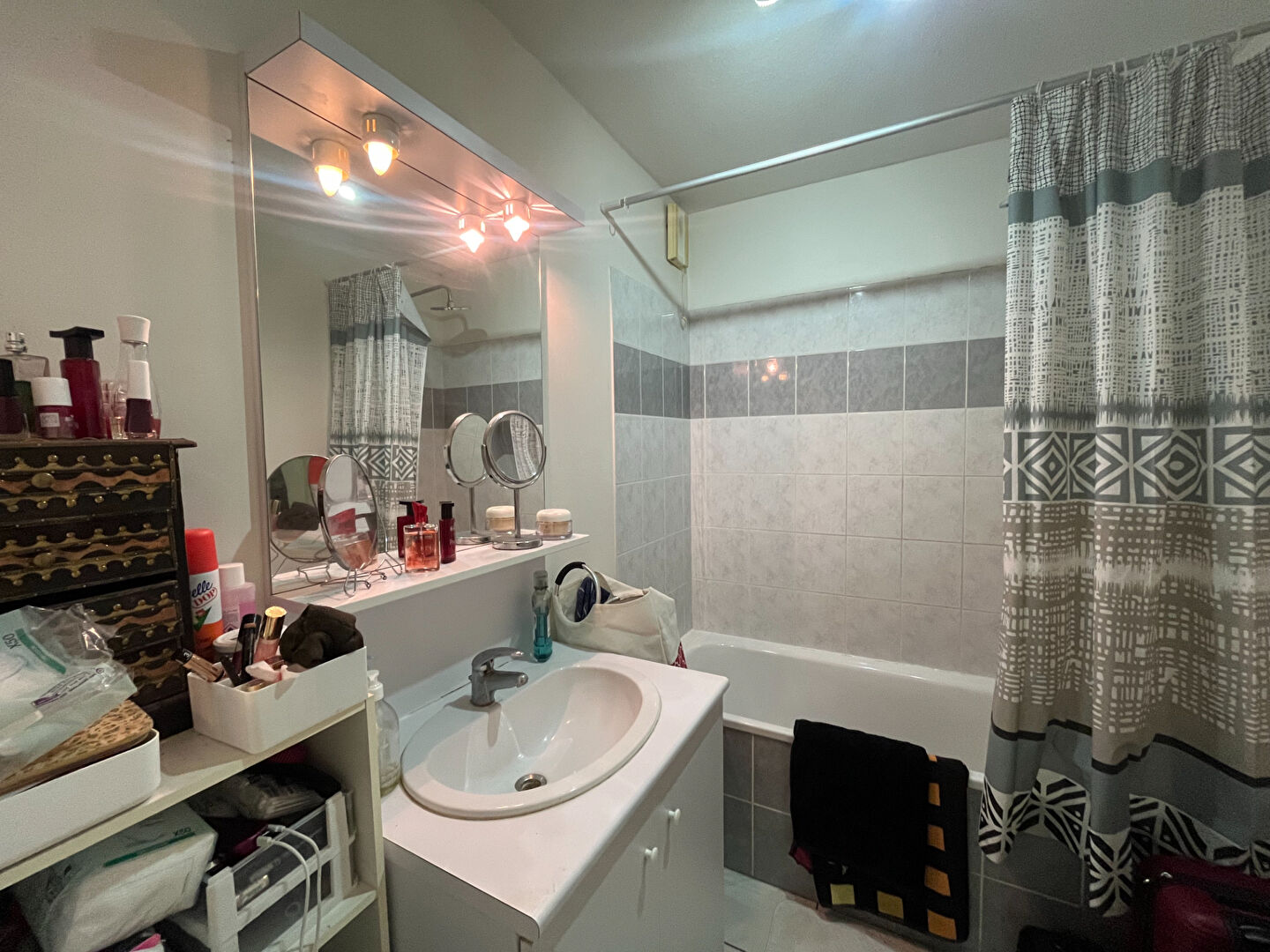 Photo IDEAL INVESTISSEUR !! Secteur Villeneuve/Lot , appartement  de type 2 de 46,44m2 avec parking dans une superbe résidence.  Venez découvrir un superbe appartement vendu loué 434,97 charges comprises depuis aout 2024. Préavis reçu, départ du locataire prév image 4/6