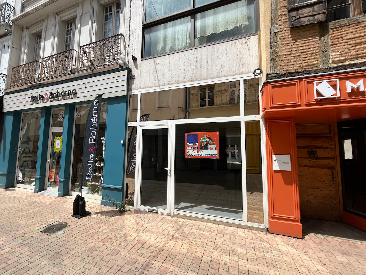 Local commercial à louer dans la rue de Paris. Prix raisonnable. Emplacement numéro 1 à Villeneuve sur Lot