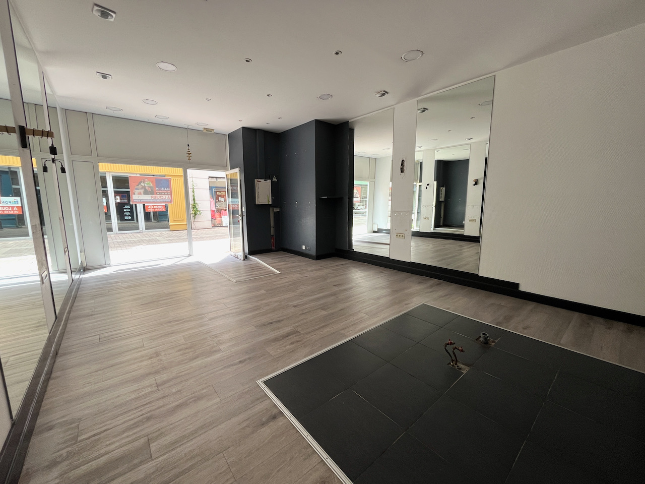 Photo Local commercial à louer dans la rue de Paris. Prix raisonnable. Emplacement numéro 1 à Villeneuve sur Lot image 4/6