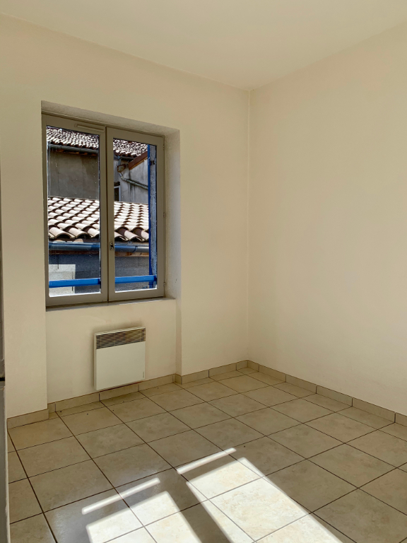 Photo MONTBRISON (place mairie) - APPARTEMENT T2 - 28 m² 1er étage image 3/6