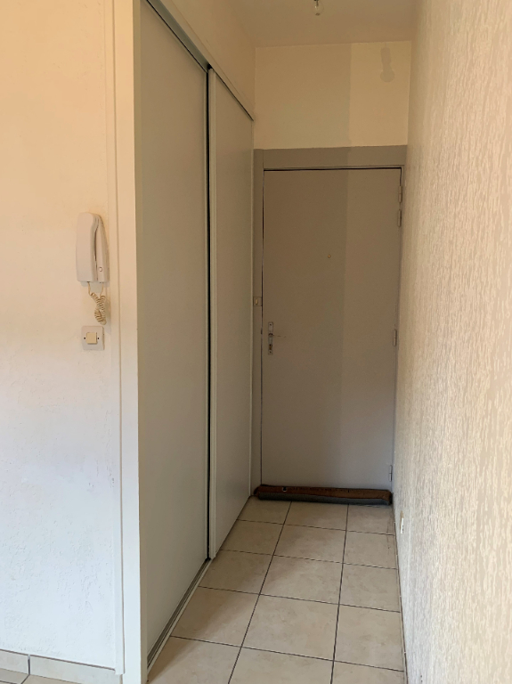 Photo MONTBRISON (place mairie) - APPARTEMENT T2 - 28 m² 1er étage image 6/6