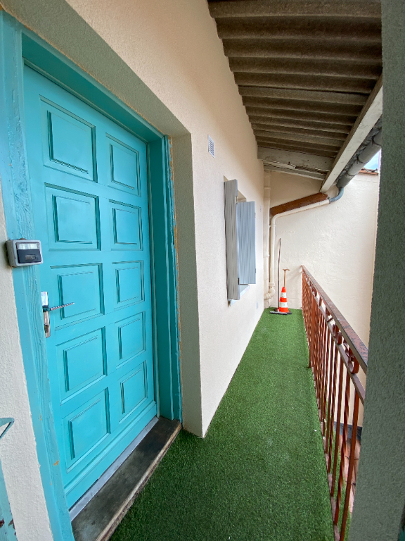 Photo MONTBRISON - Appartement T1 - 37M² habitables + Petit balcon image 1/5