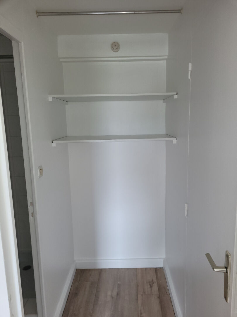 Photo SAVIGNEUX - Appartement T2 - 33.8 m² habitables + place de parking image 3/6