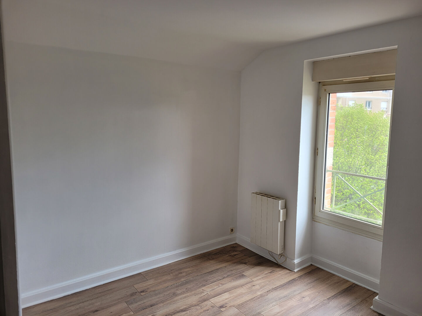 Photo SAVIGNEUX - Appartement T2 - 33.8 m² habitables + place de parking image 4/6