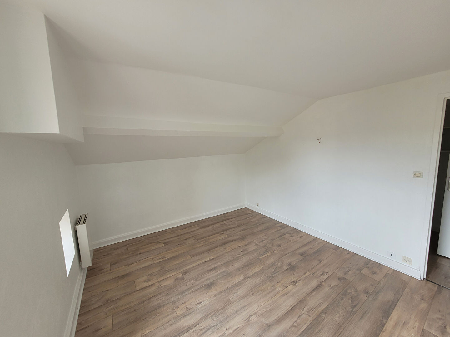 Photo SAVIGNEUX - Appartement T2 - 33.8 m² habitables + place de parking image 5/6