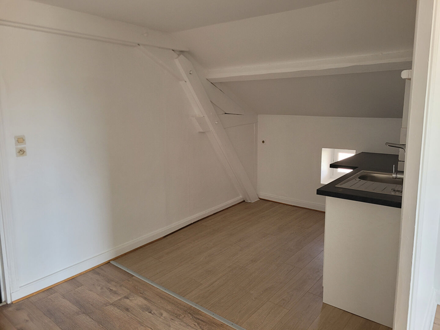 Photo SAVIGNEUX - Appartement T2 - 33.8 m² habitables + place de parking image 6/6