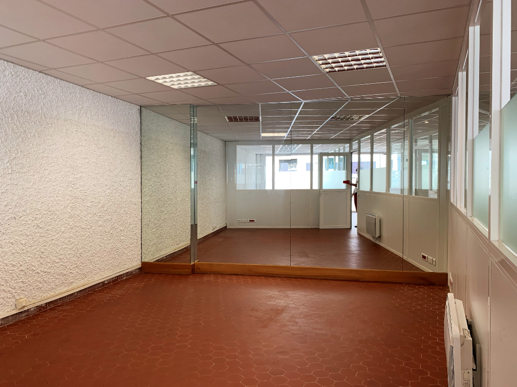 Photo MONTBRISON - Local commercial - 95.73 m² image 3/6