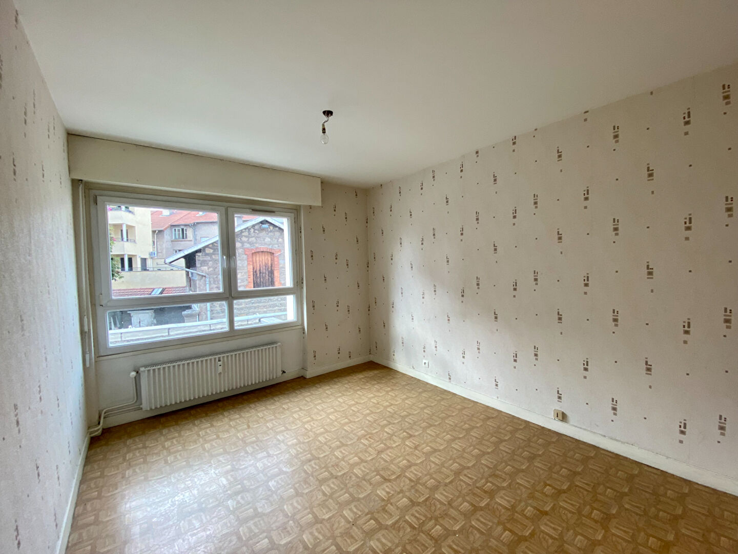 Photo FEURS Centre - Appartement T2 - 45.50 m² habitables + garage + ascenseur image 3/6