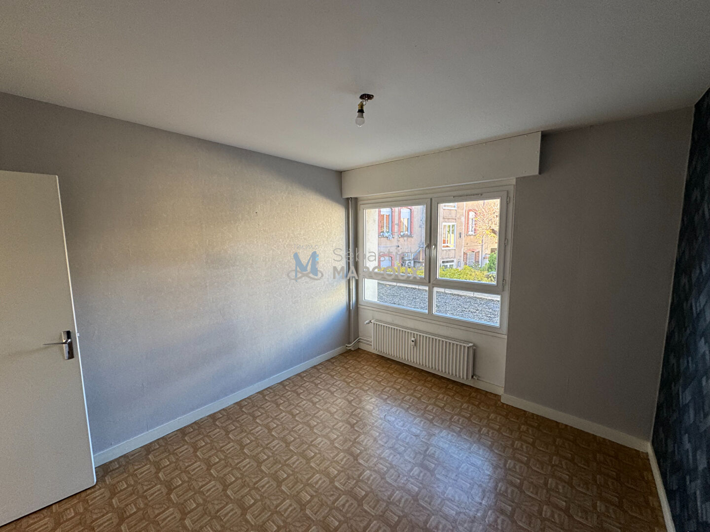 Photo FEURS Centre - Appartement T2 - 45.50 m² habitables + garage + ascenseur image 5/6