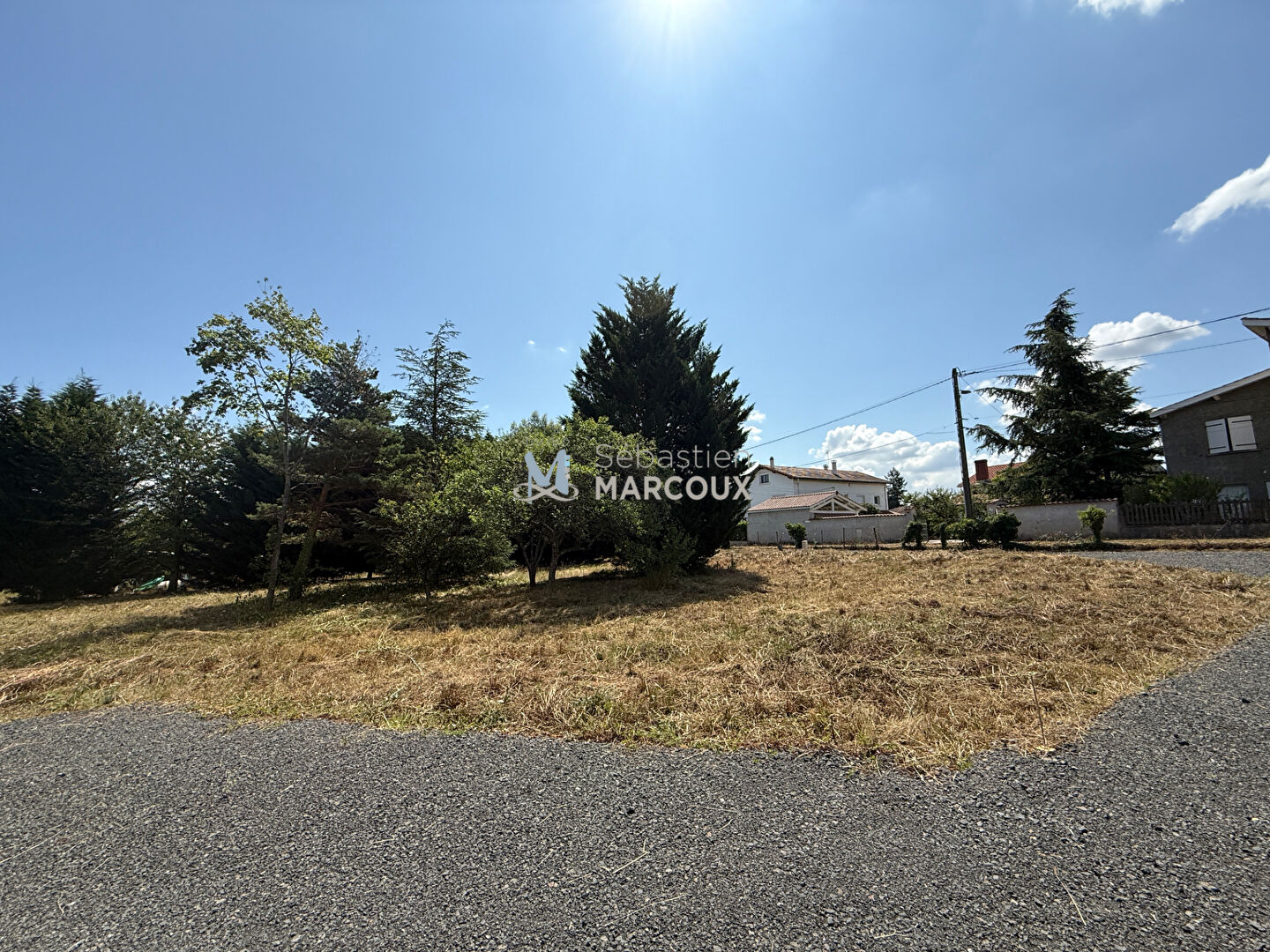 Photo SAVIGNEUX - Terrain de 770 m² viabilisé image 2/2