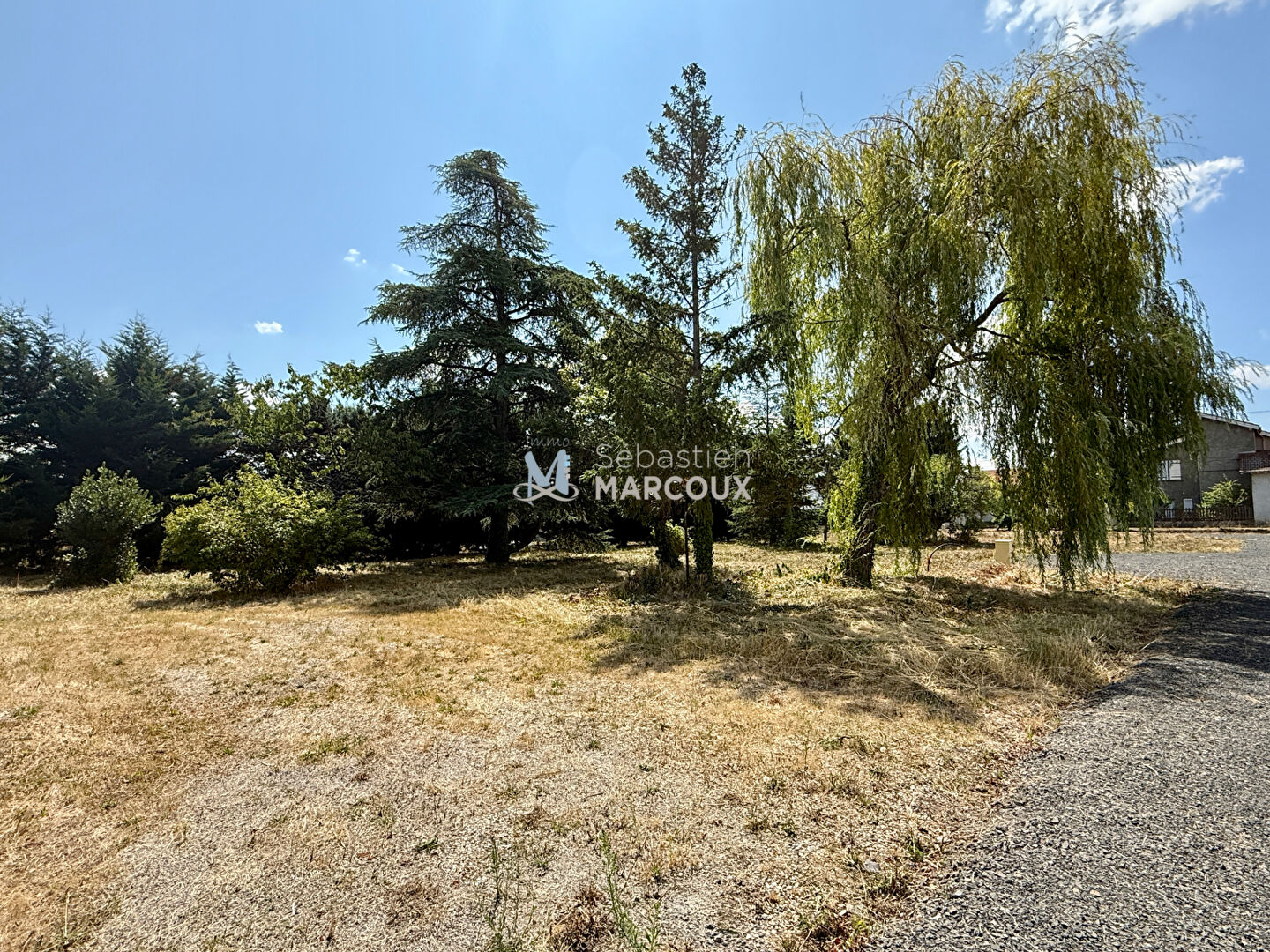 SAVIGNEUX - Terrain de 760 m² viabilisé