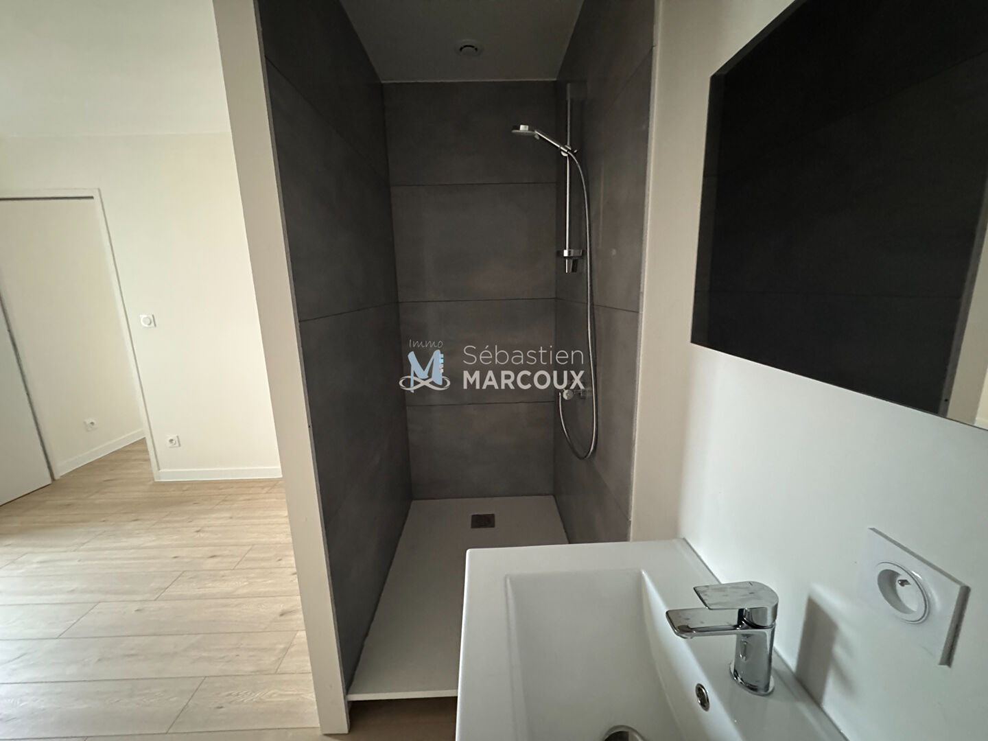 Photo SAVIGNEUX - Appartement T2 - 28.31 m² habitables image 5/6