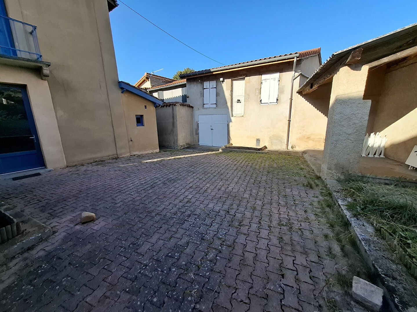 Photo maison de ville, type f3 garage 70.96m2 cours image 6/6