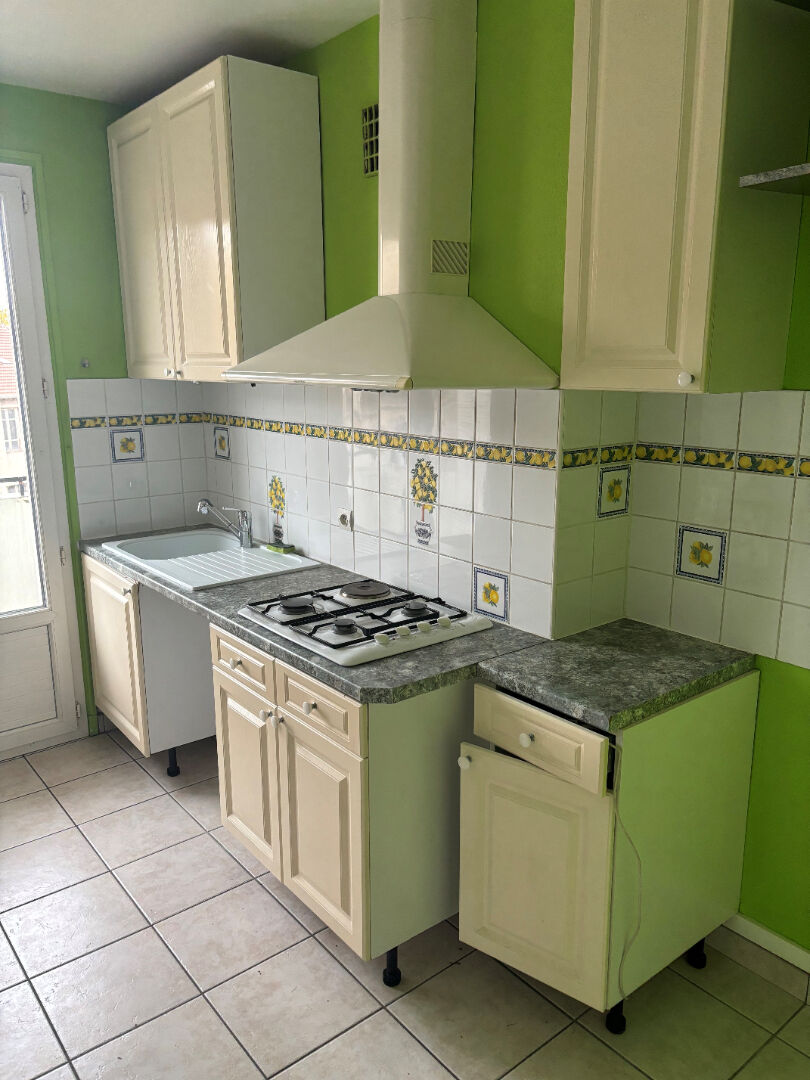 Saint-Etienne Appartement T4 (102.23 m2 hab)  3ème étage ascenseur 1 cave