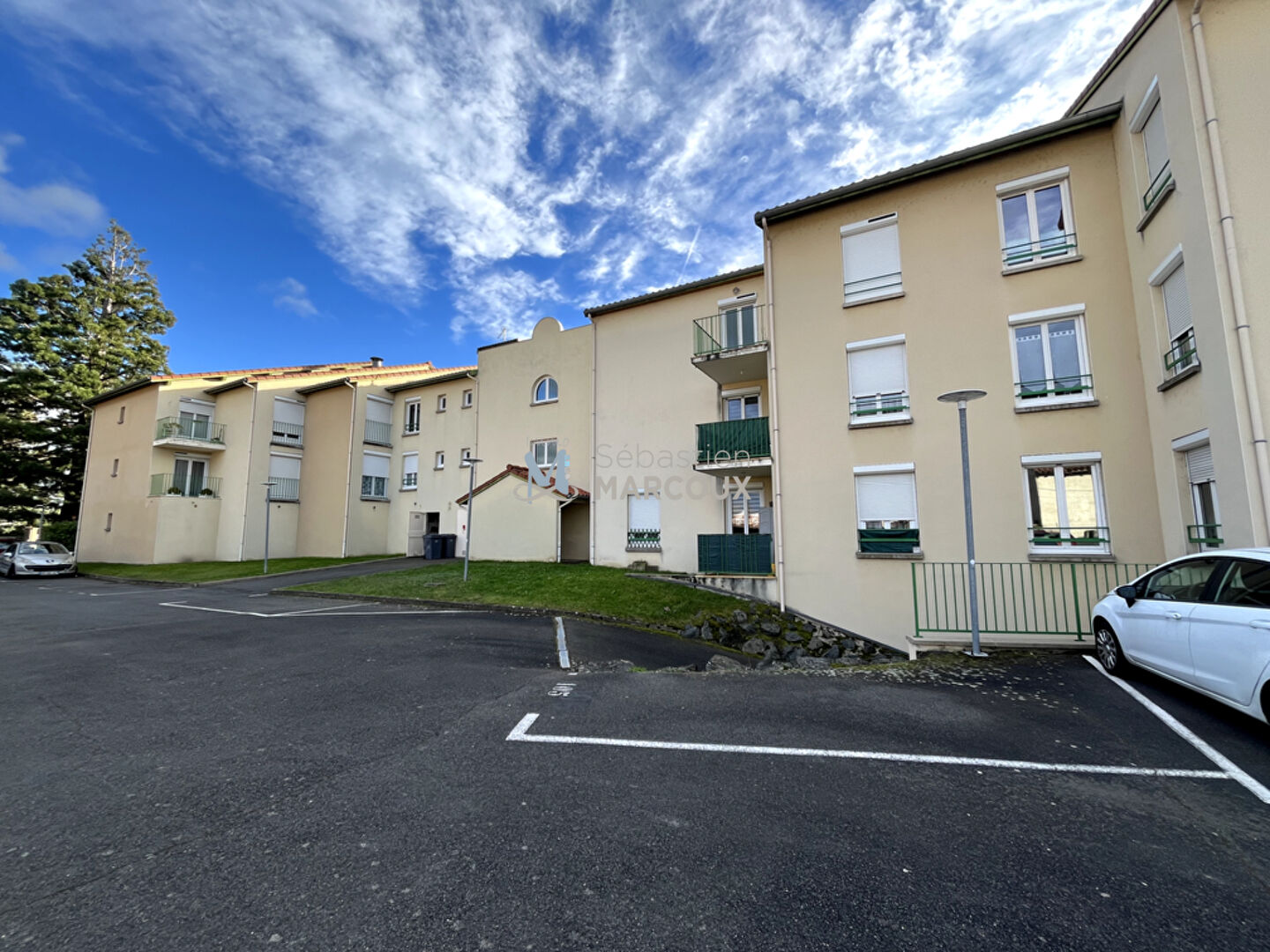 Photo En exclusivité - Idéal investisseur - Appartement F4 avec locataire en place à Sury-le-Comtal image 2/6