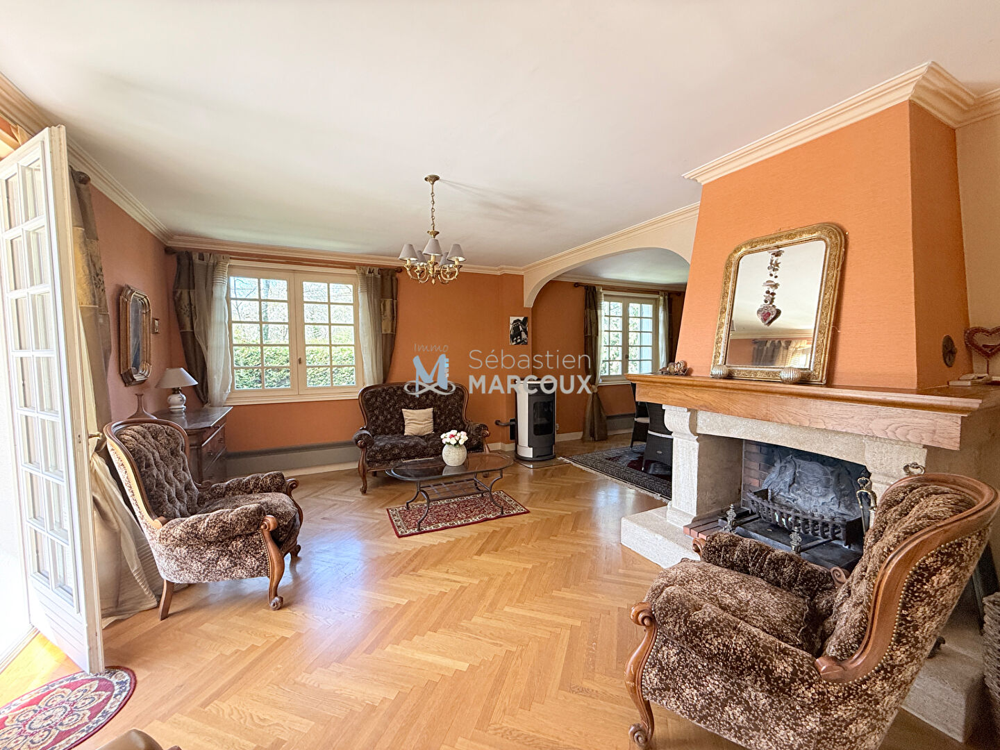 Photo Saint-Romain-Le-Puy Ensemble de 2 habitations situés sur la commune de St romain le Puy image 3/6