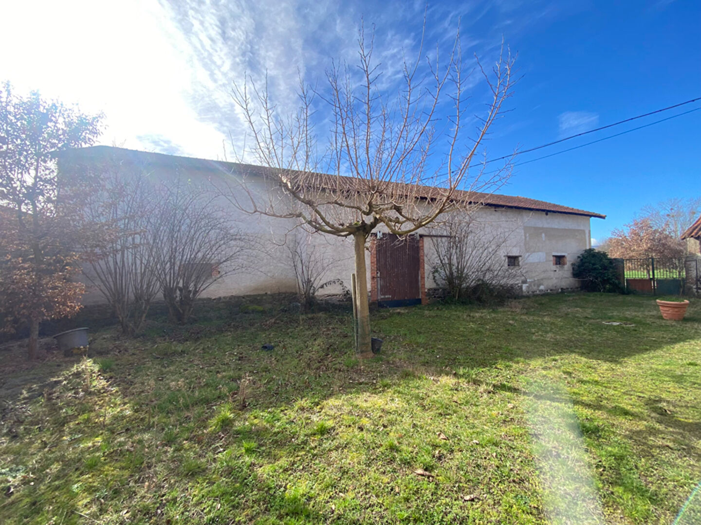 Photo Ferme en pisé et ses dépendances à une dizaine de minutes de Montbrison image 2/6