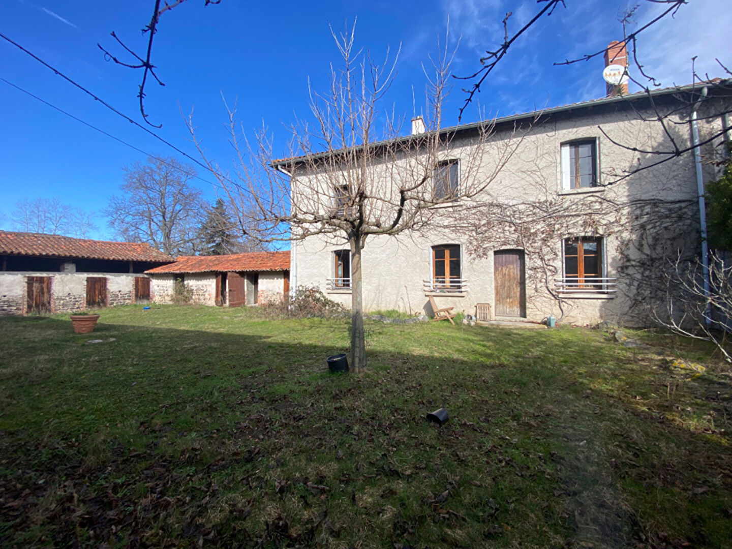 Photo Ferme en pisé et ses dépendances à une dizaine de minutes de Montbrison image 4/6