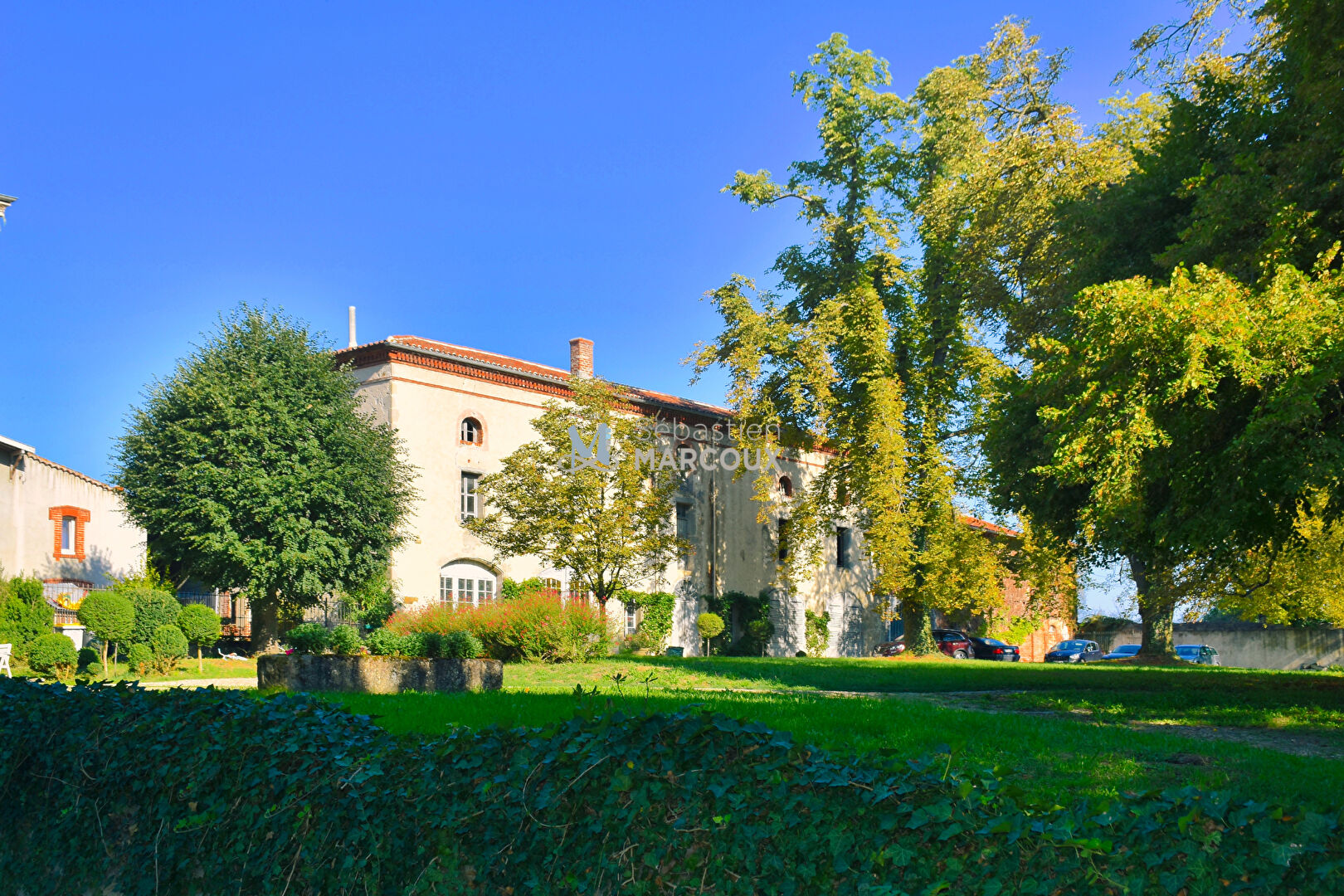 Photo Sury-Le-Comtal CHÂTEAU DE CHARME, MAISON DE GARDIEN, DÉPENDANCES, PARC PRIVÉ DE 5 HECTARES image 4/6