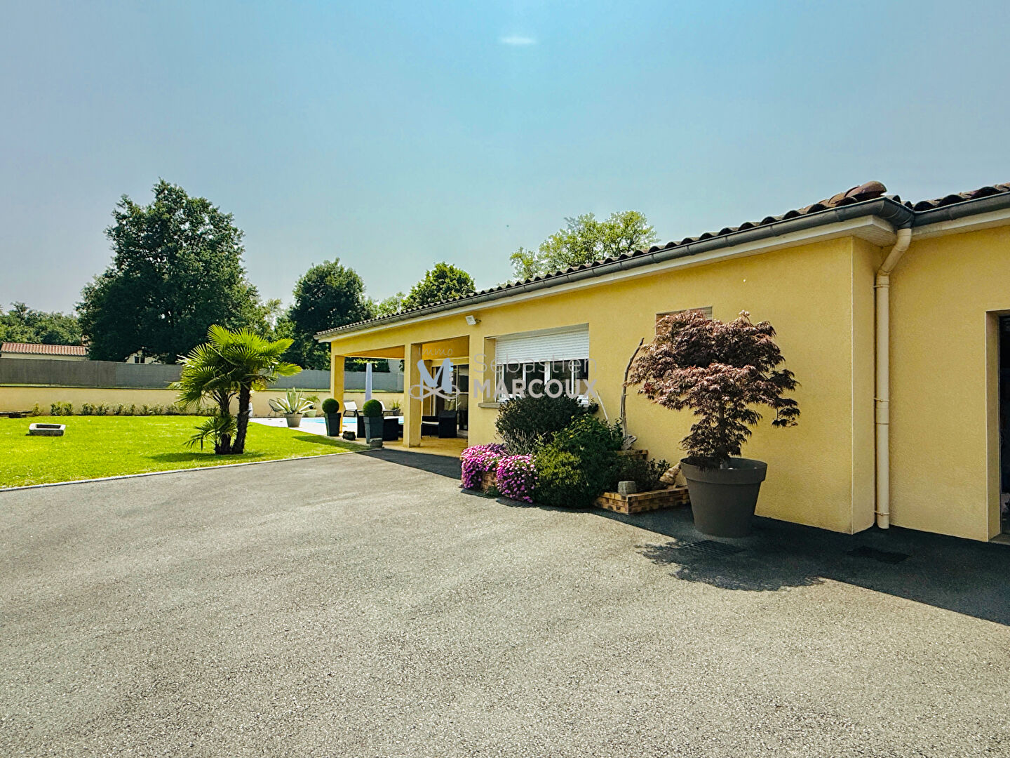 Photo Saint Marcellin en Forez Charmante villa de plein pieds avec piscine et pool house image 2/6